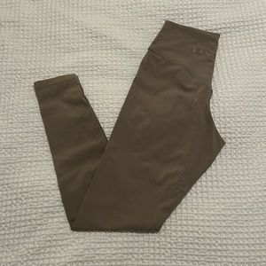 Balance Athletica Cloud Pant in Graphite Size S